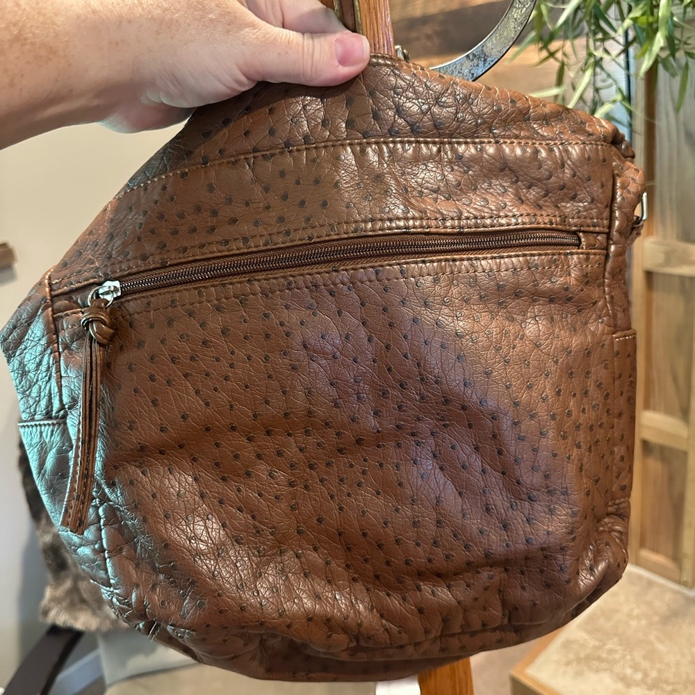 Soft faux leather purse. Ostrich print. Great condition. Adjustable strap. - Picture 4 of 7